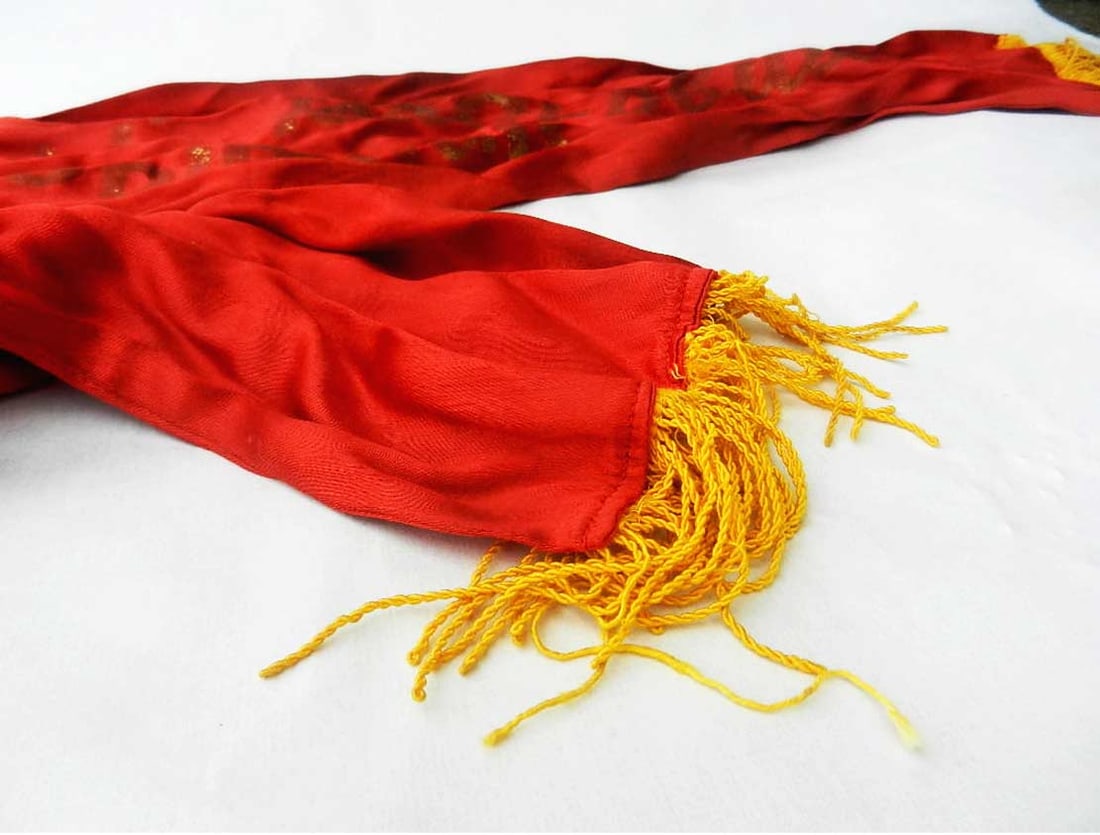 RARE SOVIET UKRAINIAN HONORARY PERSONNEL WORKERS BANNER: No Reserve! Limited-Time Price Reduction! RARE SOVIET UKRAINIAN HONORARY PERSONNEL WORKERS BANNER Presented is a rare Soviet Ukrainian Honorary Personnel Workers banner. The banner was produced as an 