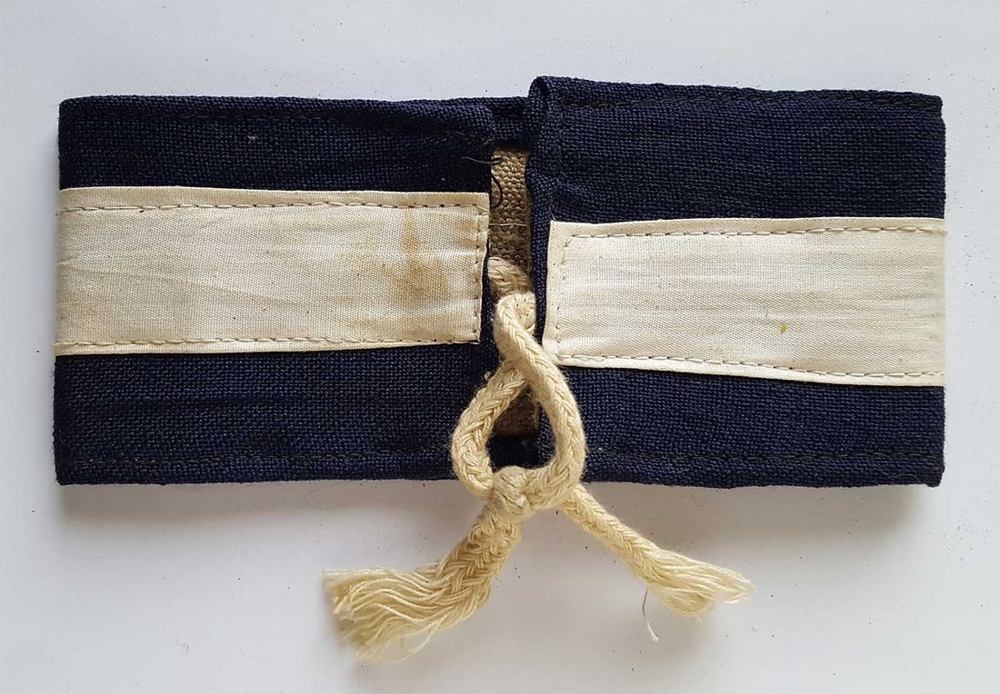 RARE RUSSIAN WWII SOVIET NAVY SUBMARINE DUTY OFFICER ARMBAND: No Reserve! Limited-Time Price Reduction! RARE RUSSIAN WWII SOVIET NAVY SUBMARINE DUTY OFFICER ARMBAND Presented is a rare Russian WWII Soviet Navy submarine duty officer armband. The armband represen