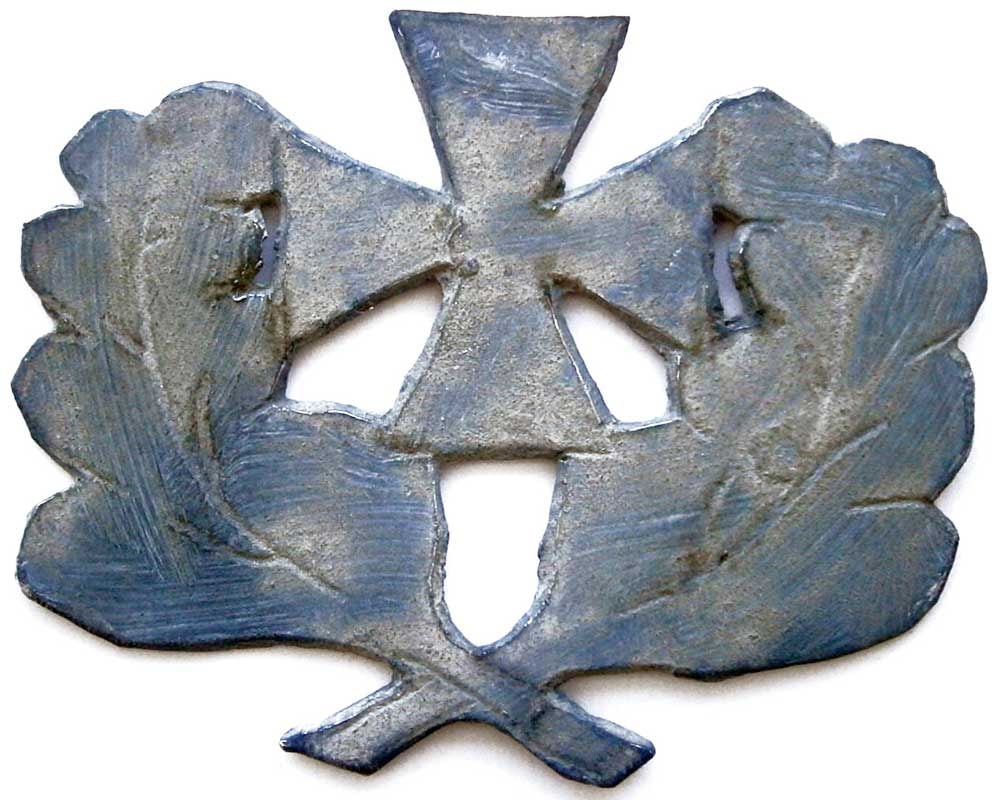 RARE GERMAN WWII TRENCH ART IRON CROSS WITH OAK LEAVES DATED 1941: No Reserve! Limited-Time Price Reduction! RARE GERMAN WWII TRENCH ART IRON CROSS WITH OAK LEAVES DATED 1941 Presented is a rare German WWII trench art piece featuring the Iron Cross with an oak leaves