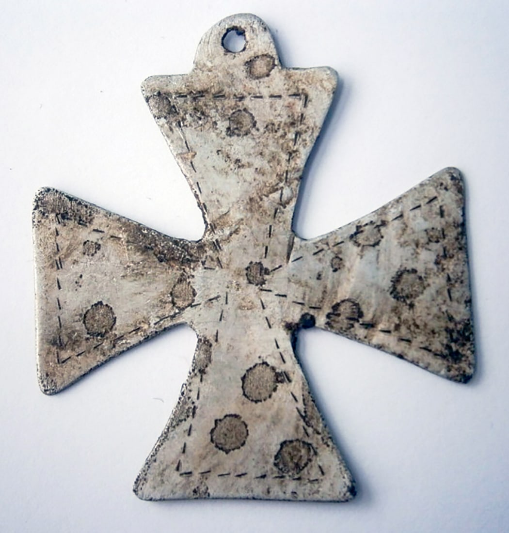 RARE GERMAN WWII TRENCH ART IRON CROSS HISTORICAL MILITARY COLLECTIBLE: No Reserve! Limited-Time Price Reduction! RARE GERMAN WWII TRENCH ART IRON CROSS HISTORICAL MILITARY COLLECTIBLE Presented is a rare German WWII trench art Iron Cross, representing a unique example of