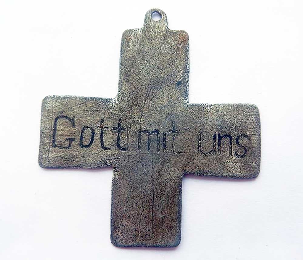 RARE GERMAN WWII IRON CROSS "GOTT MIT UNS" PRESENTATION MEDALLION TRENCH ART: No Reserve! Limited-Time Price Reduction! RARE GERMAN WWII IRON CROSS "GOTT MIT UNS" PRESENTATION MEDALLION TRENCH ART Presented is a rare German WWII Iron Cross presentation medallion featuring the i
