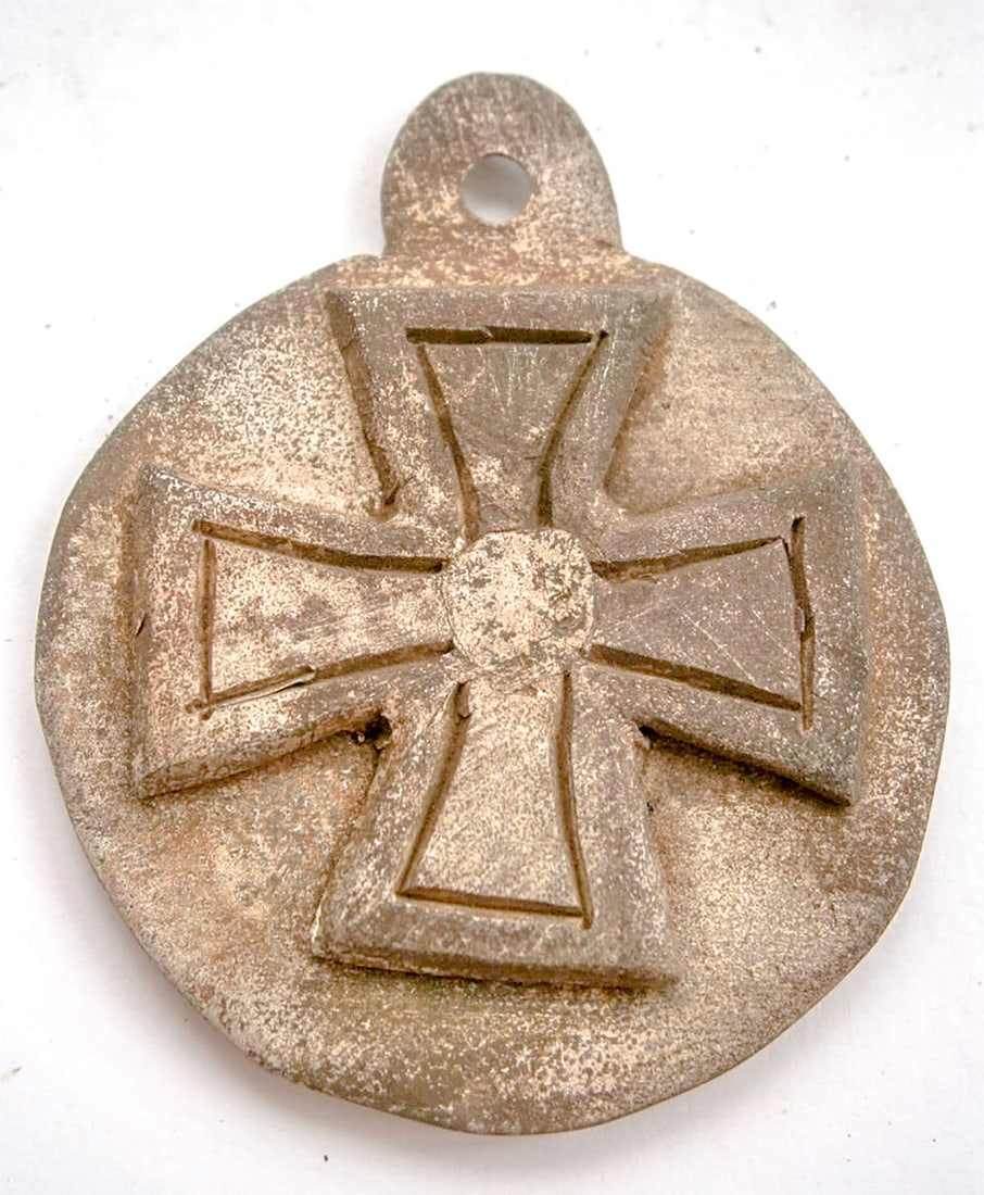 RARE GERMAN WWII IRON CROSS MEDALLION TRENCH ART HISTORICAL MILITARY COLLECTIBLE: No Reserve! Limited-Time Price Reduction! RARE GERMAN WWII IRON CROSS MEDALLION TRENCH ART HISTORICAL MILITARY COLLECTIBLE Presented is a rare German WWII medallion featuring an Iron Cross design, cre