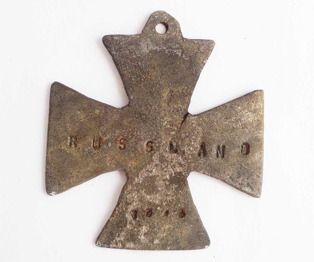 RARE GERMAN WWII IRON CROSS "RUSSLAND" 1943 EASTERN FRONT TRENCH ART: No Reserve! Limited-Time Price Reduction! RARE GERMAN WWII IRON CROSS "RUSSLAND" 1943 EASTERN FRONT TRENCH ART Presented is a rare German WWII Iron Cross dated 1943 and associated with the Eastern Fro