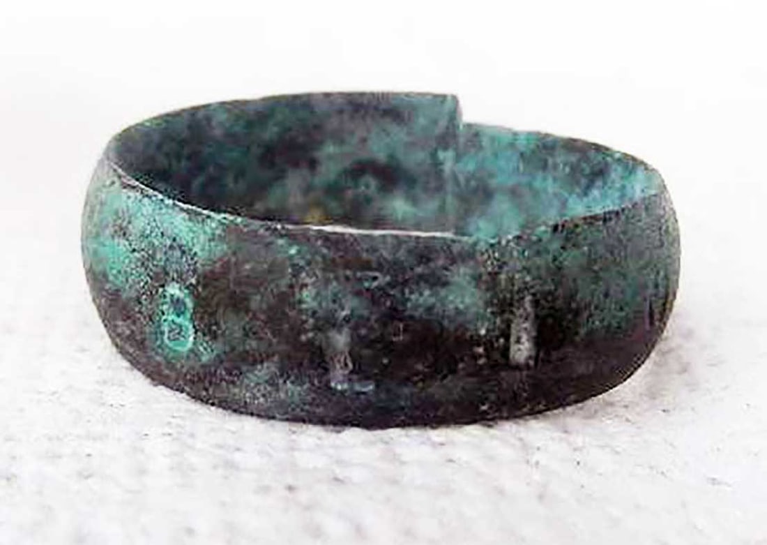 RARE POLISH-UKRAINIAN WWII LEMBERG LVIV GHETTO RING 1942 BRONZE NAMED HISTORICAL ARTIFACT: No Reserve! Limited-Time Price Reduction! RARE POLISH-UKRAINIAN WWII LEMBERG LVIV GHETTO RING 1942 BRONZE NAMED HISTORICAL ARTIFACT Presented is a rare WWII-era bronze ring from the Lemberg (Lviv) Ghe
