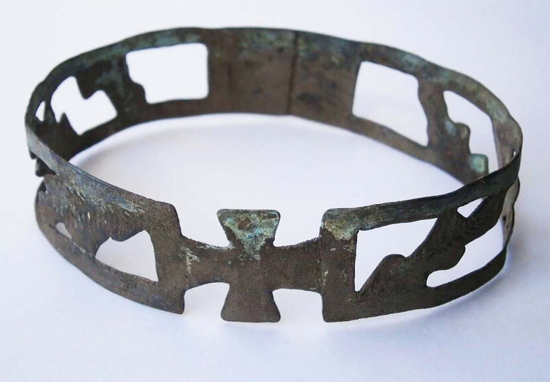 RARE GERMAN WWII IRON CROSS BRACELET WITH OAK LEAVES TRENCH ART HAND ENGRAVED: No Reserve! Limited-Time Price Reduction! RARE GERMAN WWII IRON CROSS BRACELET WITH OAK LEAVES TRENCH ART HAND ENGRAVED Presented is a rare German WWII bracelet featuring an Iron Cross surrounded by o