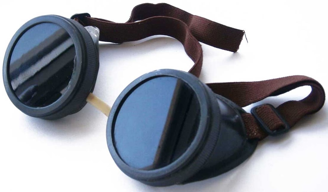RARE OLD EUROPEAN WELDING GLASSES VINTAGE INDUSTRIAL ANTIQUE EYEWEAR: No Reserve! Limited-Time Price Reduction! RARE OLD EUROPEAN WELDING GLASSES VINTAGE INDUSTRIAL ANTIQUE EYEWEAR Presented is a rare pair of old European welding glasses, representing a fascinating exam