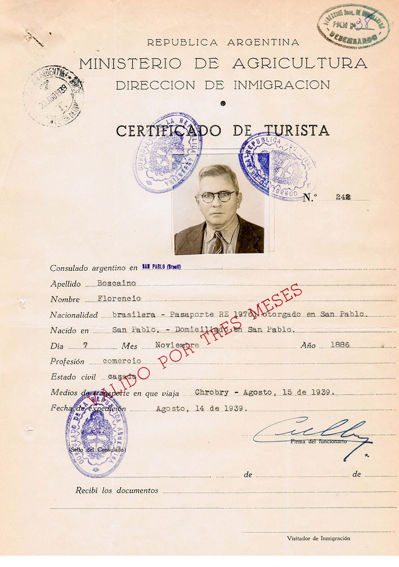 RARE JEWISH WWII 1939 VISA IMMIGRATION DOCUMENT TO ARGENTINA WARSAW JEWISH REFUGEE HISTORY: No Reserve! Limited-Time Price Reduction! RARE JEWISH WWII 1939 VISA IMMIGRATION DOCUMENT TO ARGENTINA WARSAW JEWISH REFUGEE HISTORY Presented is a rare Jewish WWII-era visa immigration document conne