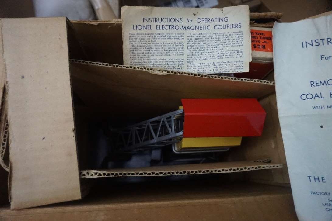 lionel high grade coal loader  no 188 1940 for sets (1 of 4)