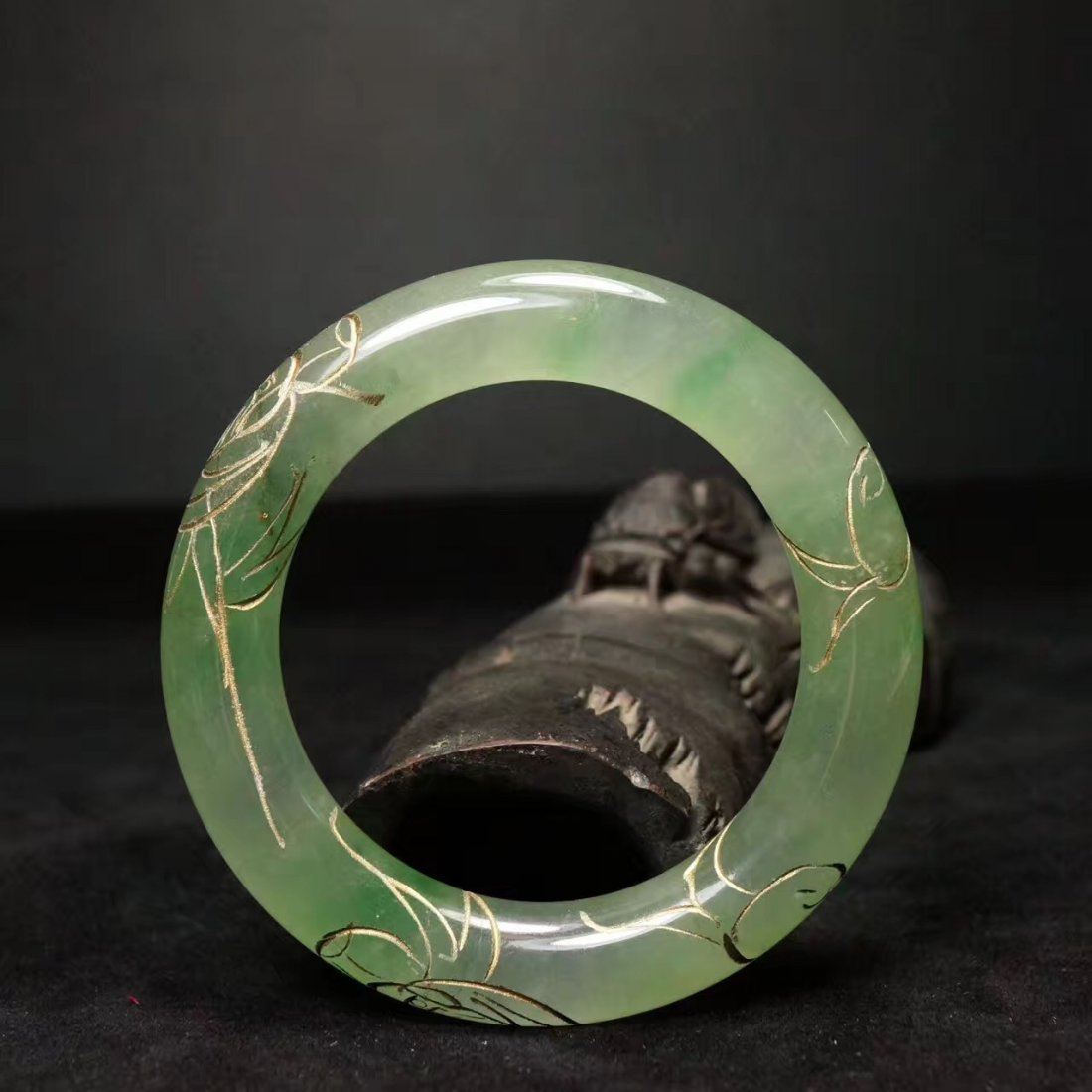 Chinese Qing Dynasty Jade Bracelet: Chinese Qing Dynasty Jade Bracelet.Size:58mm.Provenance: Private Collection from Taiwan.
