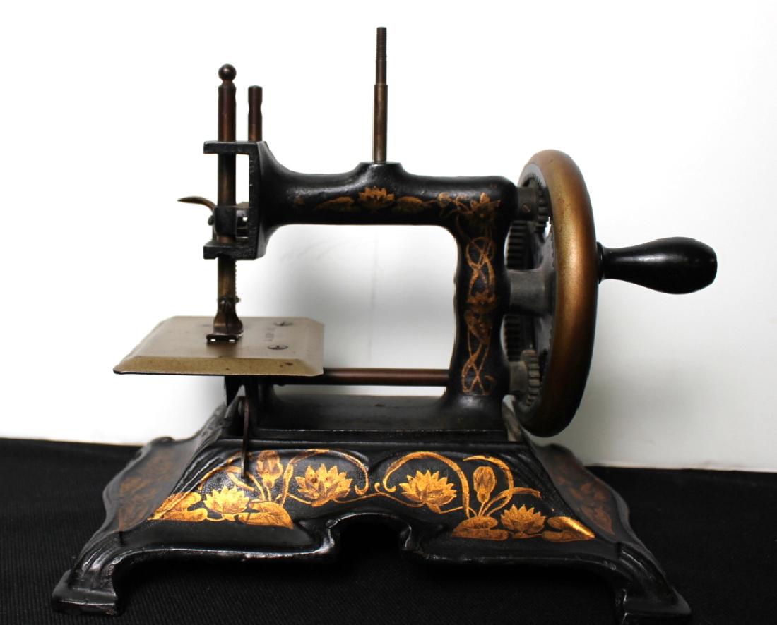 Toy Sewing Machine, Muller (1 of 8)