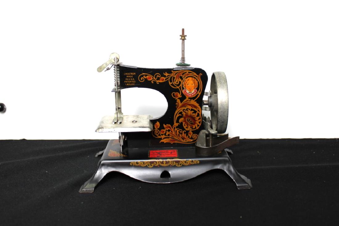 Toy Sewing Machine - "Little Miss" (1 of 10)