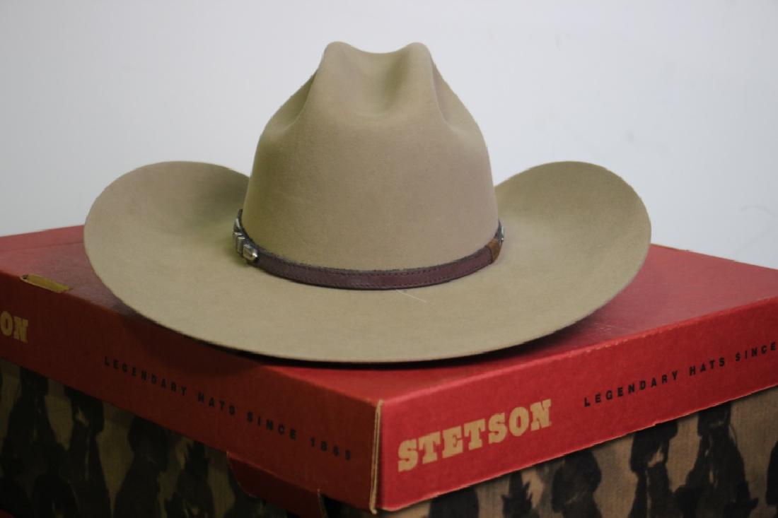 Stetson Cowboy Hat Beige Size 7: Goldfinch Auctions can ship this lot in-house.