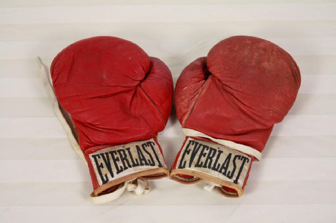 Red Everlast Vintage Boxing Gloves: Name written inside. 10" L inches. #everlast #boxing #boxingloves #vintagesports