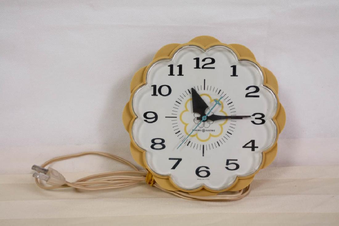 General Electric Scalloped Shaped Wall Clock: 7 H inches. #generalelectric #GE #vintageclock #alarmclock