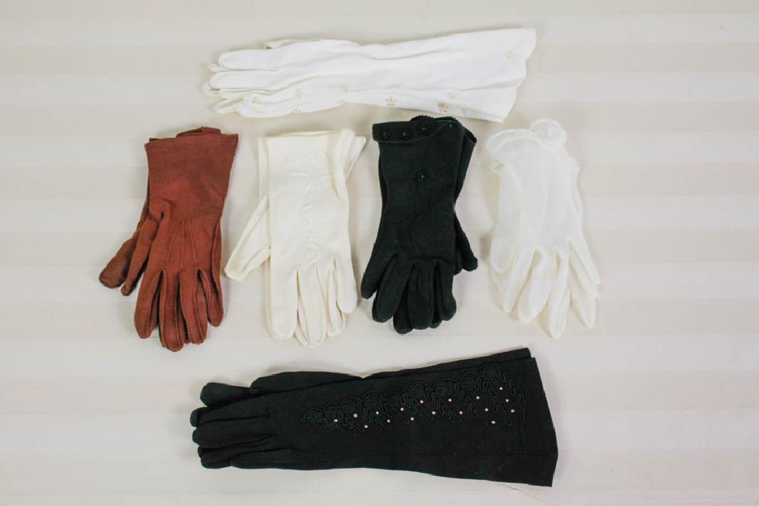 6 Pair Women's Gloves: 2 black, 3 white, 1 brown. #vintagegloves #ladiesgloves #gloves