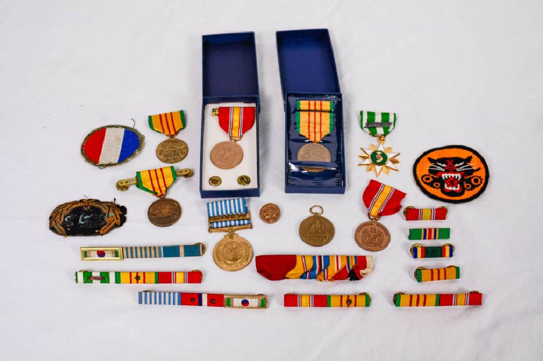 Korean, Vietnam & Navy Medals and Pins (21): 21 pieces including Vietnam, Korean & Navy medals. #VietnamWar #KoreanWar #USNavy