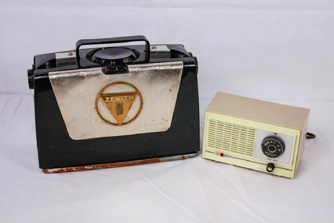 Zenith & Sun Mark Vintage Electric Radios: Zenith Wave Magnet Model M505 with some rust on bottom metal piece 8h x 12w inches. Sun Mark Medium Wave Model SMFN 4.5h x 7w inches. #Zenith #SunMark #VintageRadio