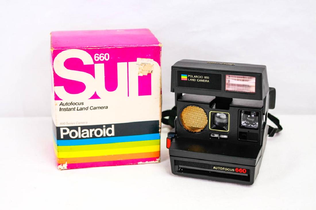 Sun 660 Polaroid Camera (1 of 9)