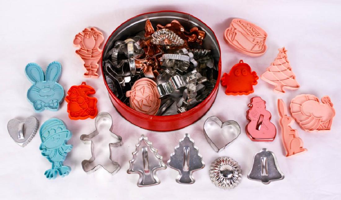 Collection of Vintage Cookie Cutters (62) (1 of 4)
