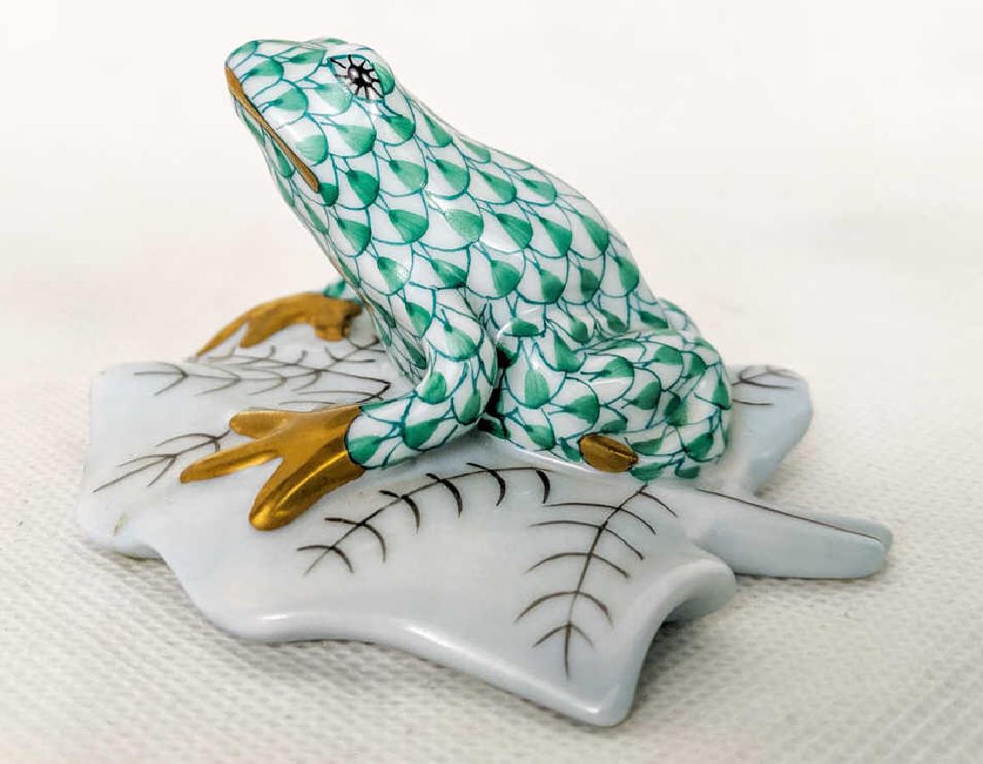 Herend Fishnet Hand Painted Frog on Lily Pad (1 of 6)