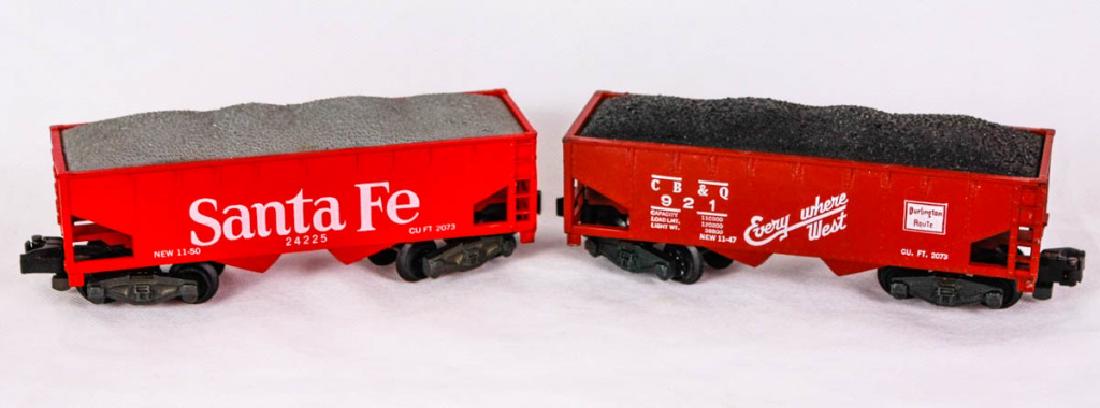 CB&Q 921 Everywhere West & Santa Fe 24225 Hoppers: Two coal hoppers. CB&Q 921 Red & Santa Fe 24225 Red. #ModelTrains #CoalHoppers