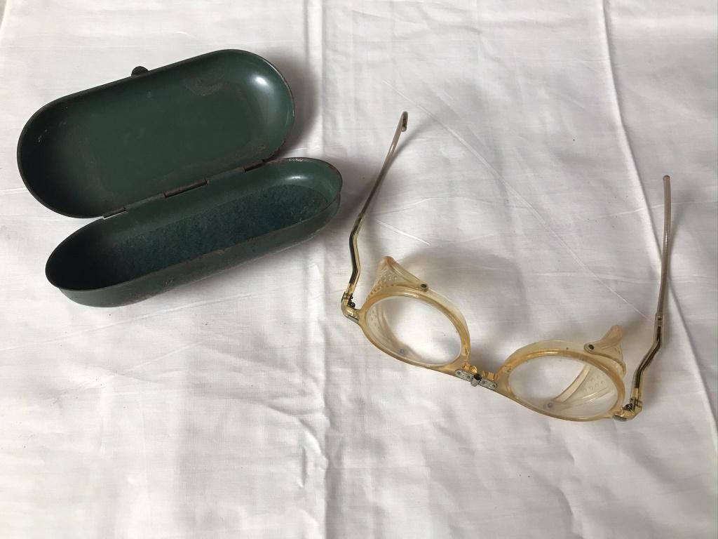 Safety Goggles in Metal Case (1 of 4)