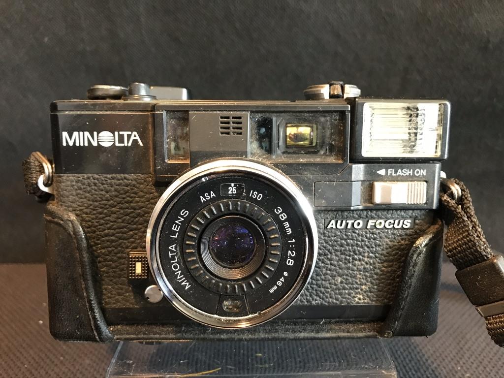 Minolta Hi-Matic AF2 with Case (1 of 4)