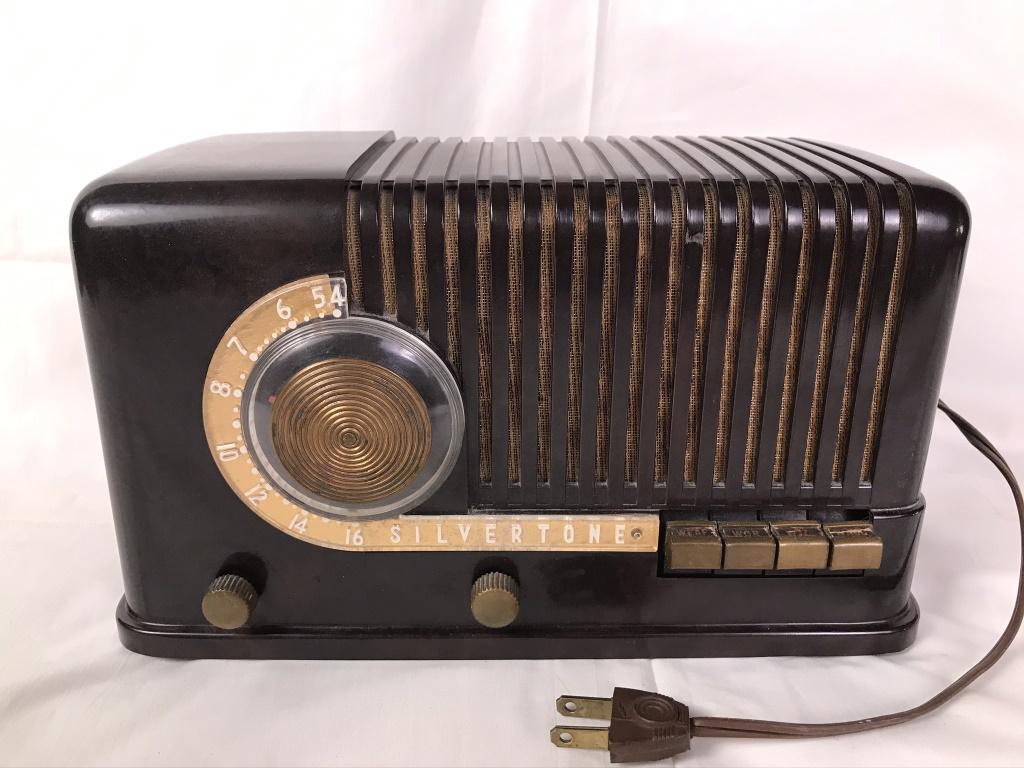 Bakelite Silvertone Radio Model 3351 - Works! (1 of 7)