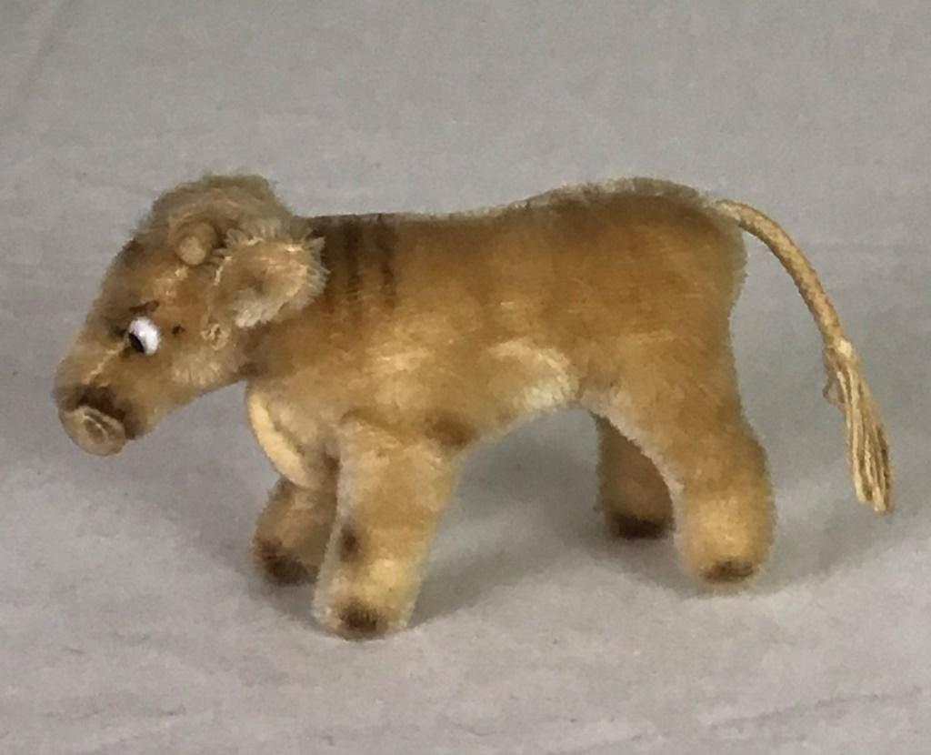 Steiff Ox: Glass eyes, very rare made in 1953-57. 3h x 7w to tail.