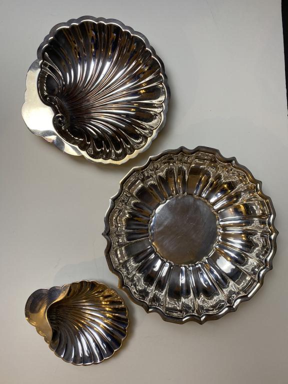 Silverplate Shell & Round Serving Bowls (1 of 10)