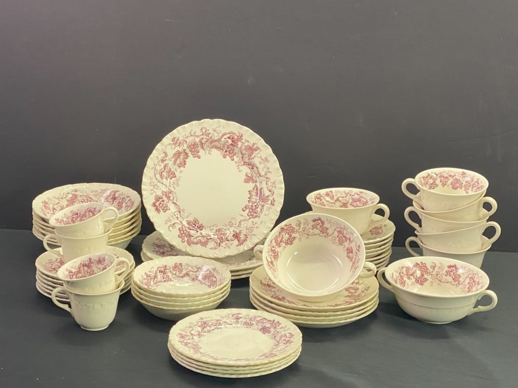 Wedgewood Old Vine Miscellaneous Pieces (1 of 8)