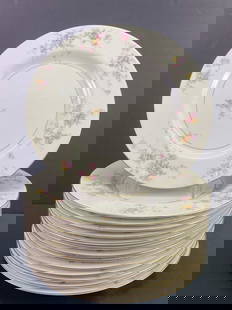 14 Haviland Gloria Dinner Plates: 10"d. 1 plate with small chip on underside - see photos. 15 lbs. 10 oz.