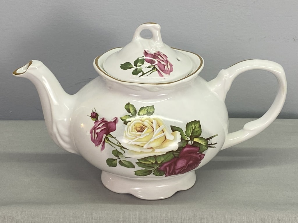 Staffordshire Teapot with Roses (1 of 2)