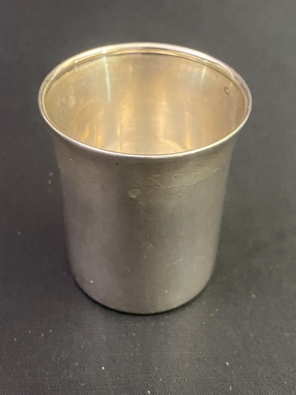 Lunt Sterling Shot Glass/Mint Julep: 20 grams. Marked: "Lunt Sterling 572" Small dent in bottom of cup. 2"h.