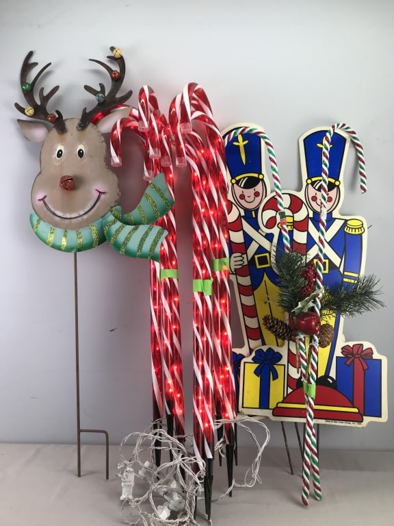 Outdoor Yard Decorations (1 of 2)