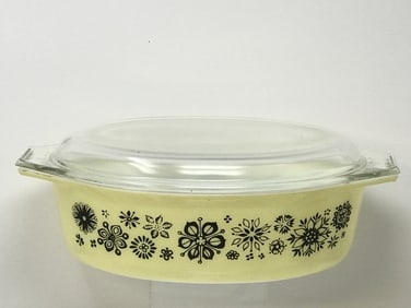 Pyrex 2.5 Qt. Casserole with Lid, 1950's