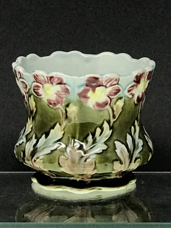 Antique Wessel Bonn Planter Majolica: Wessel Bonn Majolica Planter. Pottery mark indicates it was made from 1880-1900. 3.75"h x 4"d. 9 oz.
