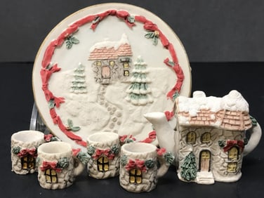 Miniature Holiday Tea Pot, 4 Mugs & Tray Tea Set
