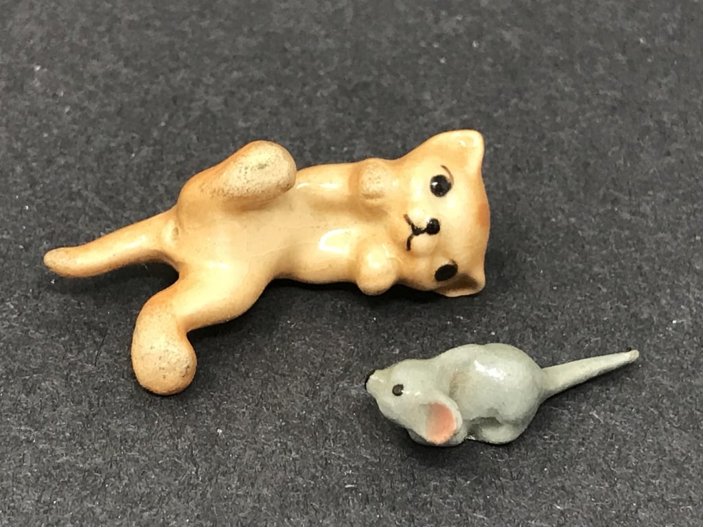 Miniature Cat & Mouse, Vintage: Miniature cat and mouse, vintage Hagen Renaker. 1" - 1.5" 0.2 oz.
