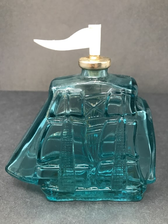 Old Spice Ship Decanter Aqua Blue: Vintage Old Spice Ship Decanter, aqua blue, after shave lotion. 5.25"h x 4.75"w x 1.5"d. 8oz.
