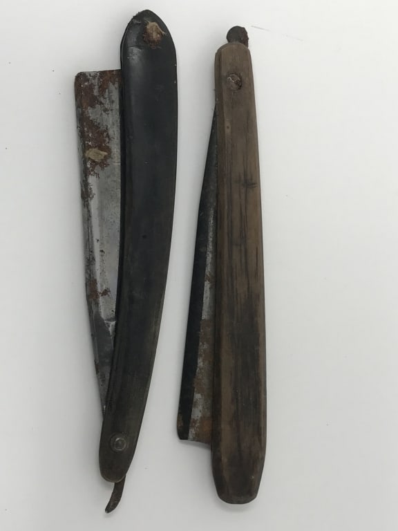 Straight Edge Wood Handled Razors: Two Straight Edge Wood handled Razors. Some rust on blades. 6.25" each. 4oz. total.