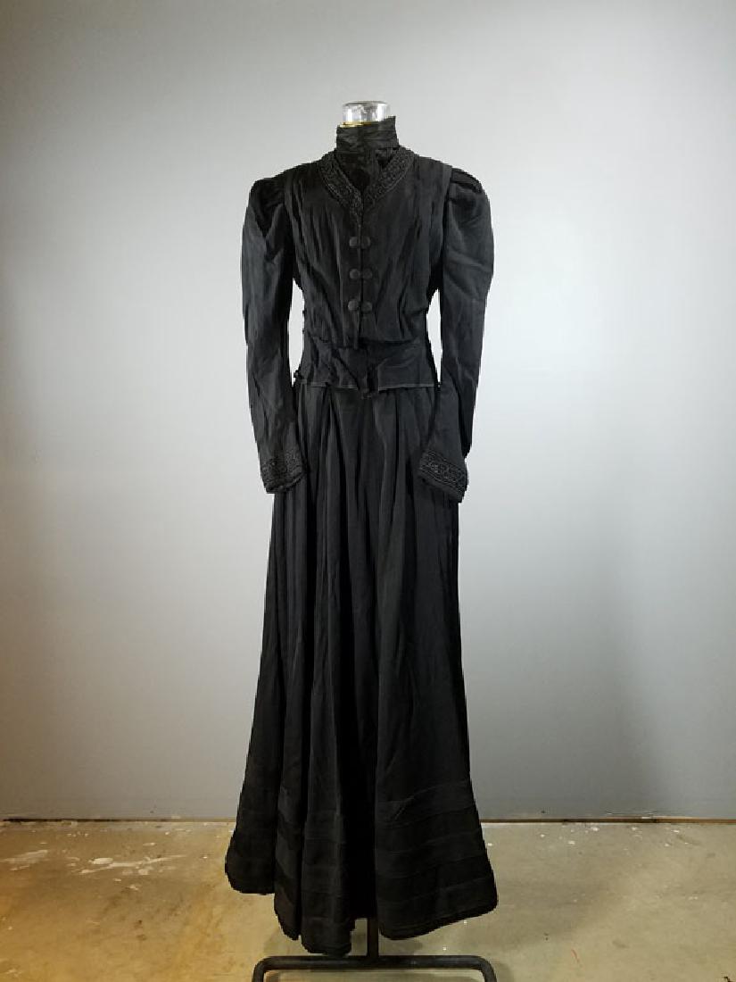Antique Victorian Mourning Ensemble (1 of 4)