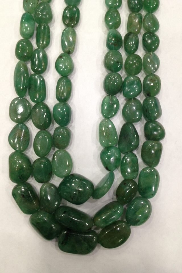 639 CWT 3 STRAND NATURAL EMERALD TUMBLE BEADS NECKLACE (1 of 6)