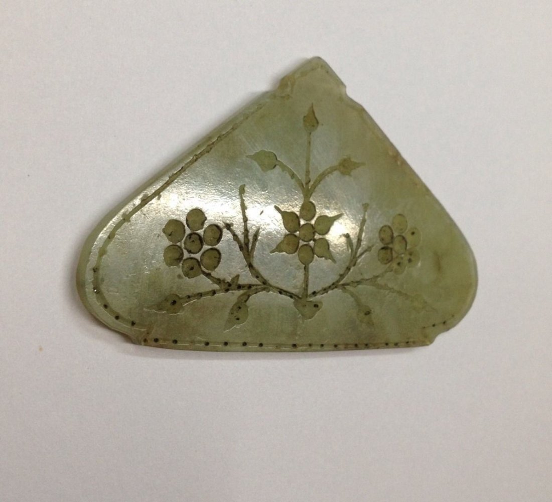 MUGHAL ANTIQUE OLD JADE PENDANT ORIGINAL: Product description -: ANTIQUE Old Jade pendent Jade - original 100% Nephrite Jade Colour -: greenish as seen in photo Jade Quality -: very good old Jade Dimension -: mention in above photo with scale