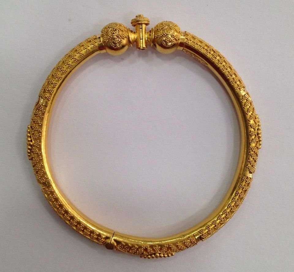22 KT GOLD BANGLE WITH BEAUTIFUL FILIGREE WORK (1 of 9)