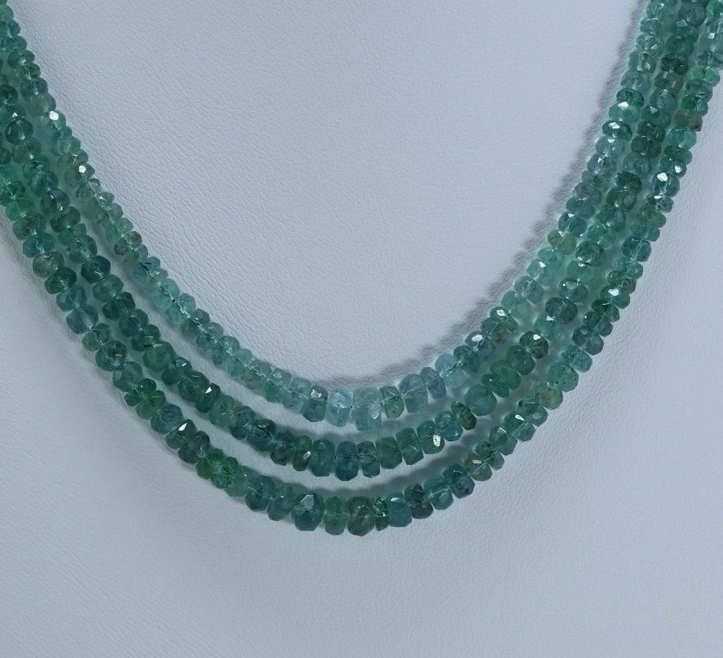 Natural emerald beads necklace (1 of 4)