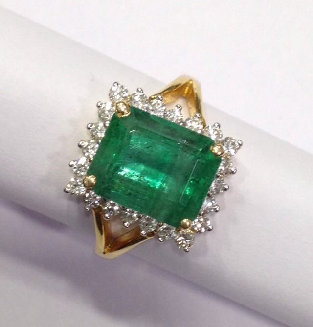 14 Kt Gold Emerald Diamond Ring, 6.50 tcw (1 of 9)