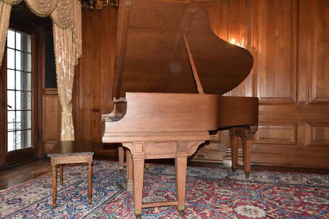 1927 Steinway & Sons Grand Piano Model XR: 1927 Steinway Grand Piano, Purchased By Berry Gordy in 1967. Serial Number XR25842 1927 Steinway & Sons Grand Piano Walnut Finish. Length is 5ft 6in Standard 88 Key