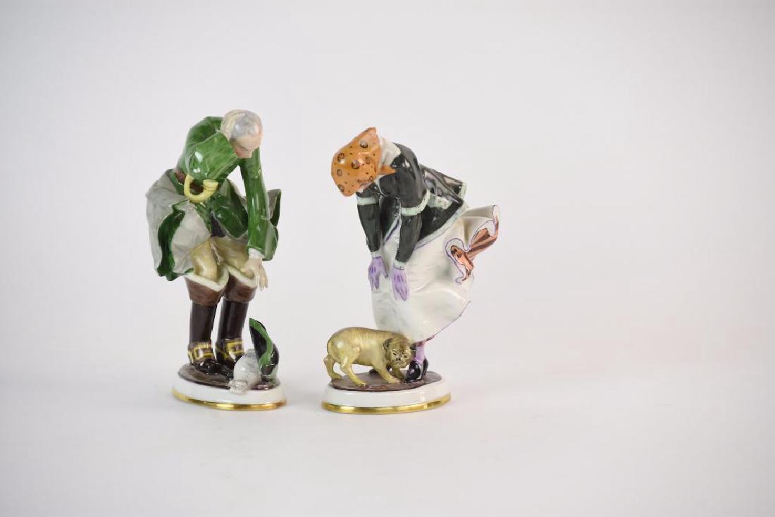 Two Bing & Grondahl B&G Figurines 8042 8043: Two Bing & Grondahl B&G Copenhagen Porcelain Figurines 8042 & 8043. Made in Denmark. Size: 6" x 2.5"