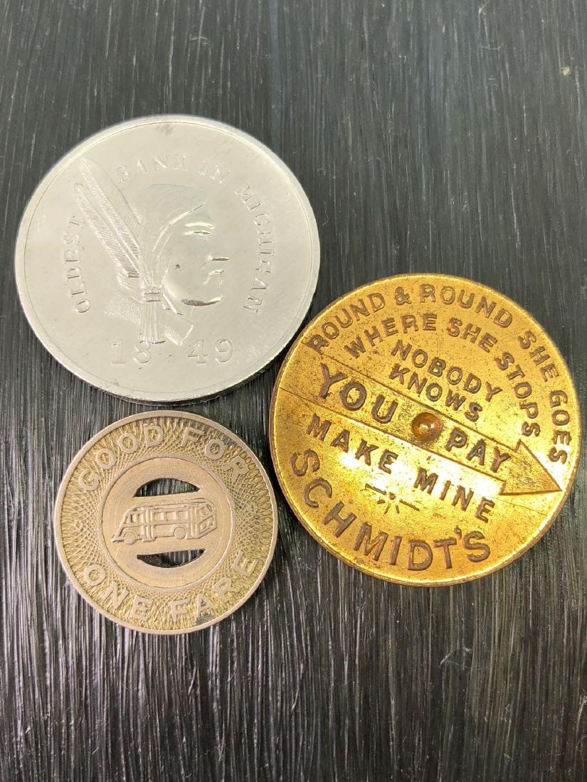 Lot og 3 Three Collectible Coins (1 of 3)